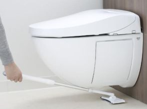 LIXILのキャビネット付きトイレ。便器を浮かせて簡単掃除
