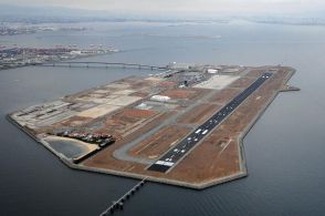 小型機の着陸トラブル　神戸空港の滑走路が閉鎖　火災は発生せず