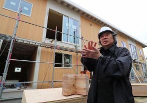 世界的建築家、坂茂さんとともに「進化」する仮設住宅　能登半島地震で初の木造２階建て