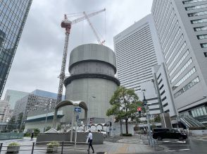 ＜なにわ点描＞解体工事中の大阪マルビル　円筒形の名残りもわずか　SNSには「小さくなった」の投稿多数