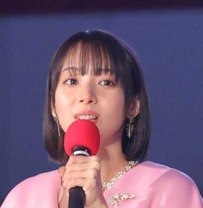 岡田紗佳も大興奮！マージャンでリーチをかけた後の木村拓哉が「カッコよすぎる」「絵になりそう」