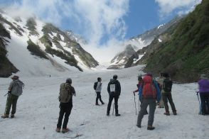北アルプス「白馬連峰」が待望の山開き!  250人の登山客が「大雪渓」トレッキング