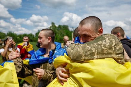 ウクライナとロシア、捕虜150人を交換　国境警備隊員ら帰還
