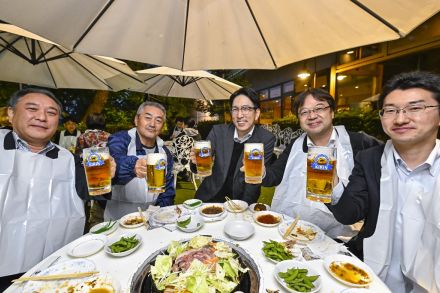 庭園で肉、ビール、肉堪能　「ミートガーデン」1日開幕／八戸