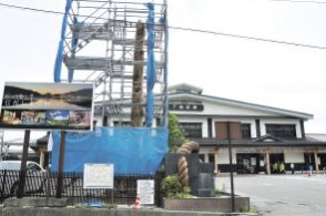 強風で倒壊　JR下諏訪駅前の模擬御柱　残る1本も撤去へ　長野県