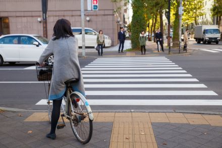 自転車で走行中、信号は歩行者用と車両用どちらに従う？ ～弁護士に訊いてみた～【クルマと法律vol.11】