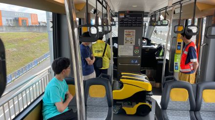 ロボットが電車で隣町まで弁当を配達　宇都宮大が路面電車で実証実験