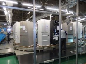 パナソニック、冷蔵庫「草津工場」の最新「ミックス生産方式」を報道陣に公開