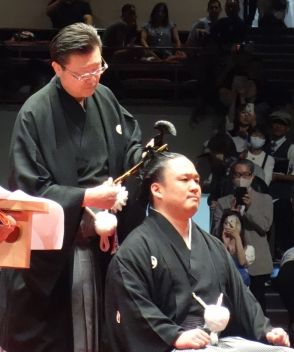 元石浦「想像より寂しい」　断髪式に300人―大相撲