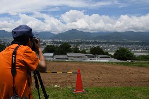 シンボル「風越山」を撮ろう  一斉にカメラ向けパシャリ【長野県飯田市】