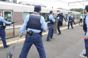 「痴漢した男がホームで刃物を振るう」想定、JR駅で防犯訓練　警察・消防・JR90人参加