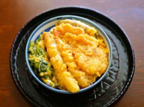 【スーパーのお惣菜アレンジレシピ】 天ぷら盛り合わせで作る「天たま丼」 めんつゆで煮て卵とじにするだけ！
