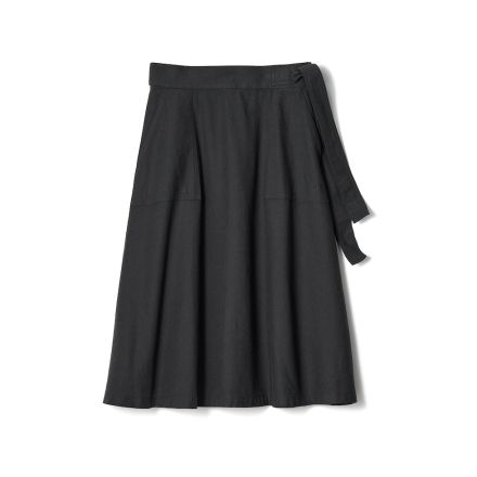【ユニクロ】JWコラボの黒スカートが優秀！おすすめコーデは？｜CLASSY.