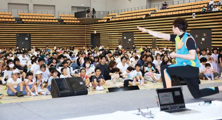 「よしお兄さん」に歓声　安曇野ハーフマラソン前日イベント