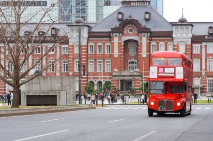 時空を超えた魅力! 東京を走る1960年代ロンドンバスの写真展を開催