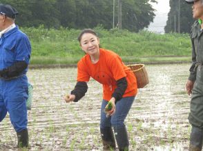 岩本公水　毎年恒例の田植え実施　デビュー30周年迎え「益々精力的に動いていきたい！」