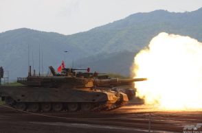 「令和6年度 総合火力演習」目の前で展開される“戦車戦”。戦車・機動戦闘車の“見せ方”が変わった！