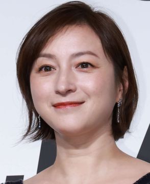 広末涼子、オーバーサイズの白シャツまぶしい最新笑顔ショット「よい日曜日をお過ごしください」