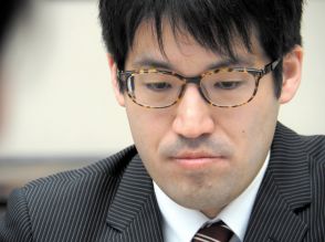 横山さんが歴代最多更新の7連覇 朝日アマ将棋、慶田さん破る