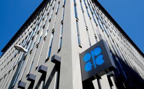 OPECプラス、減産措置の1年延長を決定　原油価格の下支えねらう