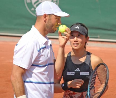 加藤未唯ペア 全仏OP混合複連覇へ 初戦突破、ストレート勝ちで2回戦へ＜テニス＞