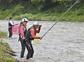 久慈川でアユ釣り解禁　福島・矢祭、東北地方で最も早く