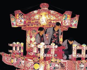 大行燈、能登とともに　庄川観光祭、復興願い市町章描く