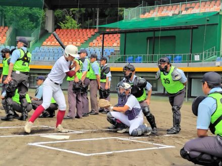 「公平なジャッジを」夏に向け、高校野球の審判員ら50人が講習会