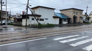 「頭部から出血している」自転車の男性はねられ、会話できない状態…路面電車の停留場近くの交差点、乗用車のドライバーから事情聴く　北海道函館市