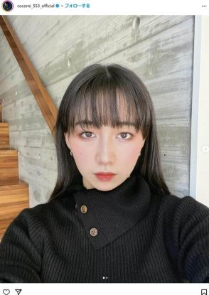 「写真撮るのに力入りすぎ」Cocomi、母・工藤静香の撮影にツッコミ　少しかがんだ体勢、壁に反射