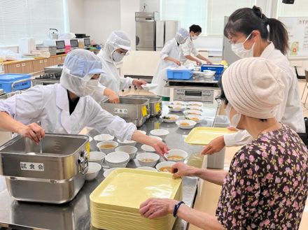 サボテンコロッケの味は…学校の給食味わって！調理場で試食イベント