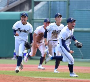 東京都市大塩尻、タイブレークでセンバツ４強の星稜破り初の決勝 「うちらしい戦い方」長島監督