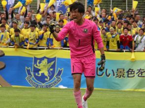 [MOM4724]仙台育英GK小川陽海(2年)_PKストップで雄叫び!! 落ち着いたセービングで全国へと導いた守護神