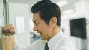 ふざけるな！月収50万円「46歳大卒サラリーマン」大激怒…「新卒社員」給与引上げの犠牲になる「氷河期世代」の哀れ