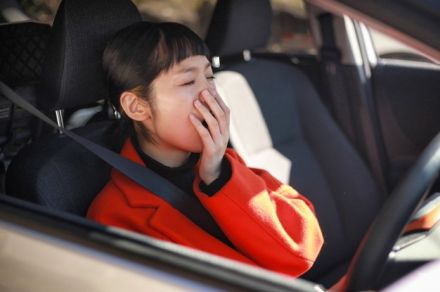睡眠不足、渋滞、一人の時…運転中に眠くなってしまったときに取る行動　一番効果的と実践されているのは？