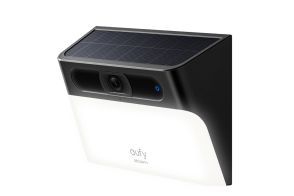 Anker、ブランド初のセンサーライト一体型セキュリティカメラ「Eufy Solar Wall Light Cam S120」