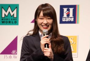 「透明感ハンパない」元乃木坂46・高山一実、水色ノースリーブドレス＆アップヘア　「惚れてしまいます」ファンはメロメロ