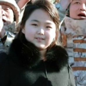 キム・ジュエ氏が着れば流行？　「シースルールック」で着飾る北朝鮮の子どもたち