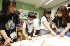 台湾児童18人が訪れる　南小5、6年、英語で交流　三重・松阪