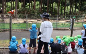 園児が見学＆声援　「木のおもちゃ美術館」予定地で伐採作業　静岡