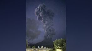 カンラオン火山が噴火、高さ５０００メートルの噴煙　フィリピン