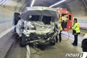 携帯見ながら運転、衝突、4人死亡の惨事…韓国の男性に有罪判決