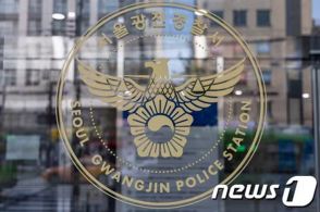 酒に酔って椅子投げ、眼鏡かけた警察官の顔に頭突き…韓国の50代、現行犯逮捕