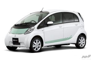三菱自動車「i-MiEV」の市販化を発表。世界初の量産電気自動車は、軽ながら高級車並みの459.9万円でデビュー【今日は何の日？6月5日】
