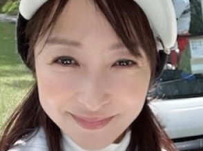 55歳元レジェンドグラドル、純白ゴルフウェア姿に反響　「輝いていて若い」「いつ見ても綺麗ですなぁ」