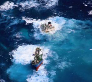 水没が進み作業が困難…積み荷の化学物質を海洋放出へ　4月座礁の韓国籍タンカー　ホース抜き取りから変更　口之島沖