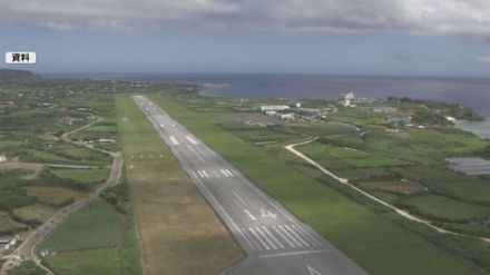 【速報】与論空港で小型プロペラが滑走路を外れる