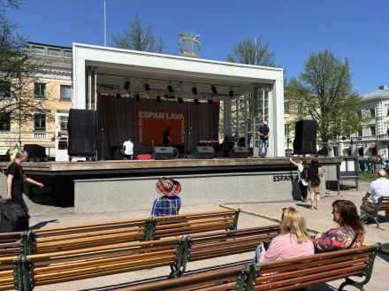 ヘルシンキ・エスプラナーディ公園で無料コンサート「エスパ・ステージ」