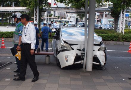 タクシーが歩道の男女はねる　いずれも軽傷　JR千葉駅ロータリー