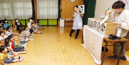 ごみ分別、自分でできるよ　花岡幼　リサイクルなど全園児が学習会　三重・松阪